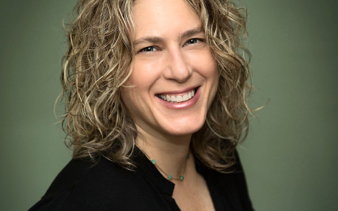 Betsy Andrews (2000, 2019)